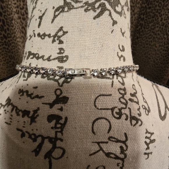 Vintage Costume Rhinestone Bow Necklace - Picture 2 of 3